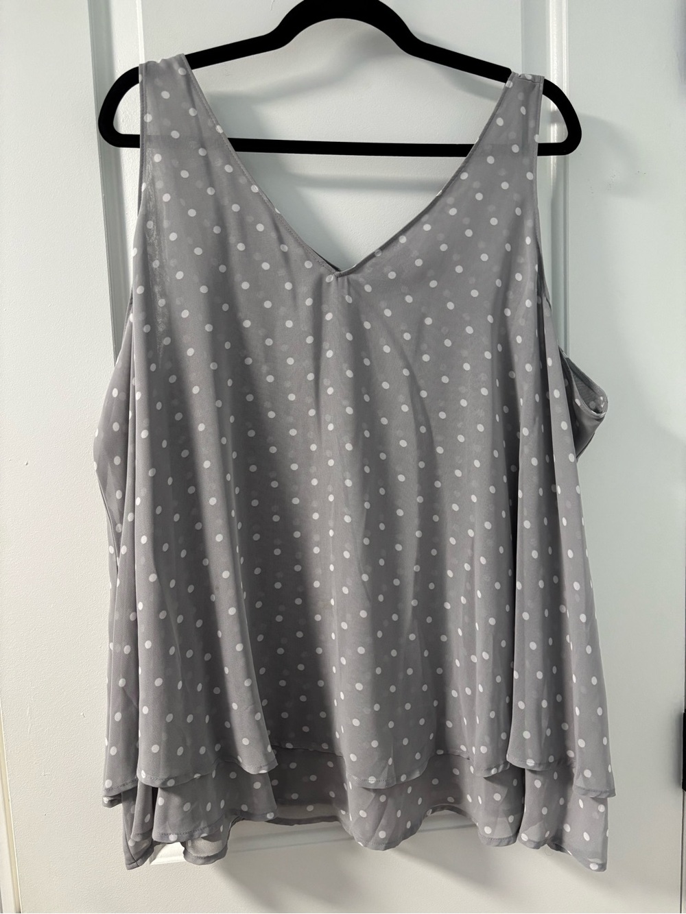 Lane Bryant Light Gray Polka Dot Sleeveless V-Neck Top - Size 24